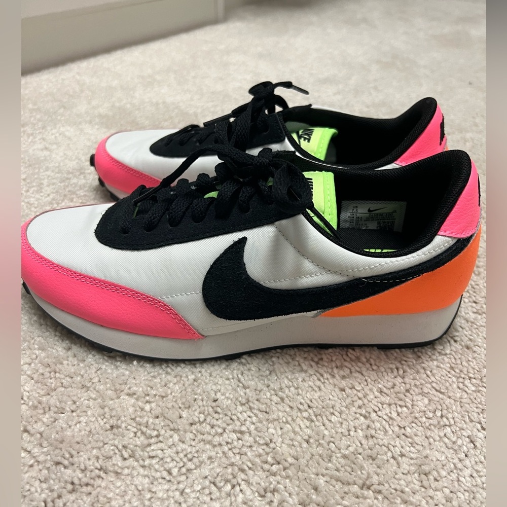 Nike Daybreak neon womens sneakers sz 8 NWOT